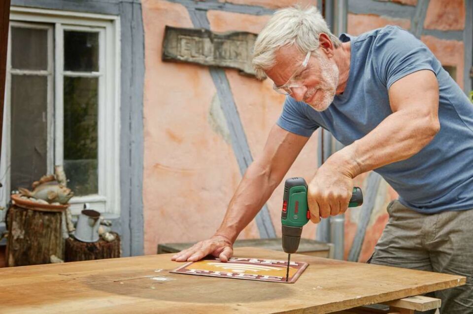 Bosch EasyDrill 1200 Akülü Delme Vidalama Makinesi + GAL 1210 CV + Aksesuar Seti (Çift Akülü)